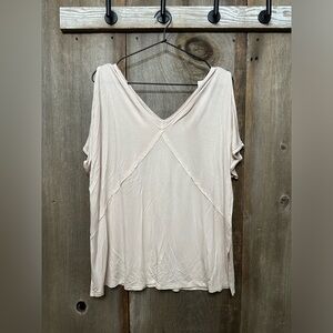 American Eagle Soft & Sexy Cold Shoulder T-shirt in Peachy Khaki Size Medium